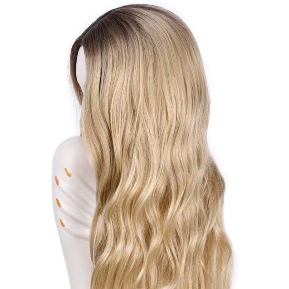 ??‍♀️ASH BLONDE 28” BODY WAVE OMBRÉ WIG *NWT* main image 4